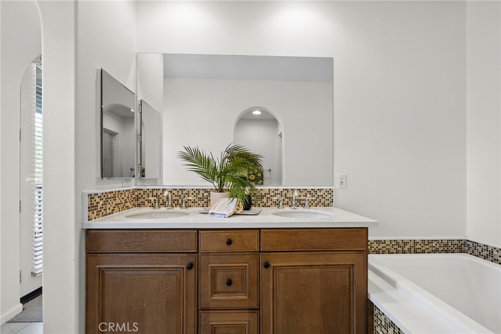 922 E Baseline Road