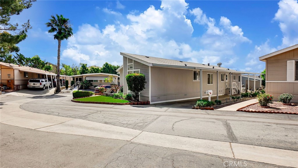 8651 Foothill Boulevard 35