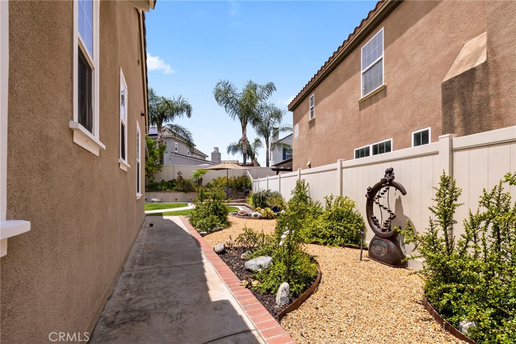 1705 Arthur Loop W