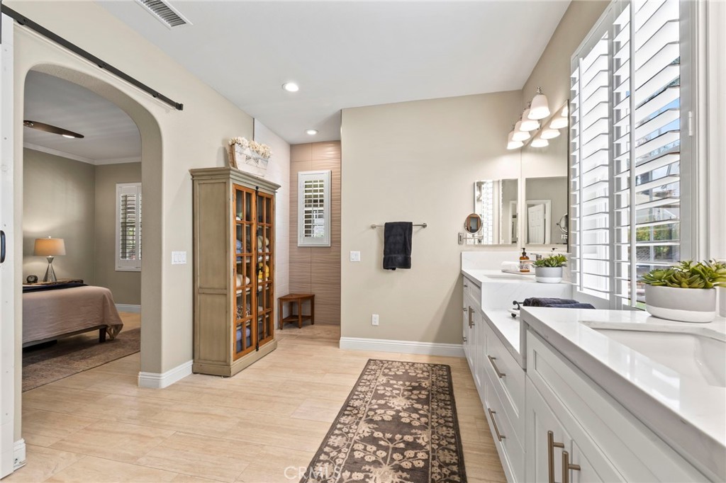 1705 Arthur Loop W