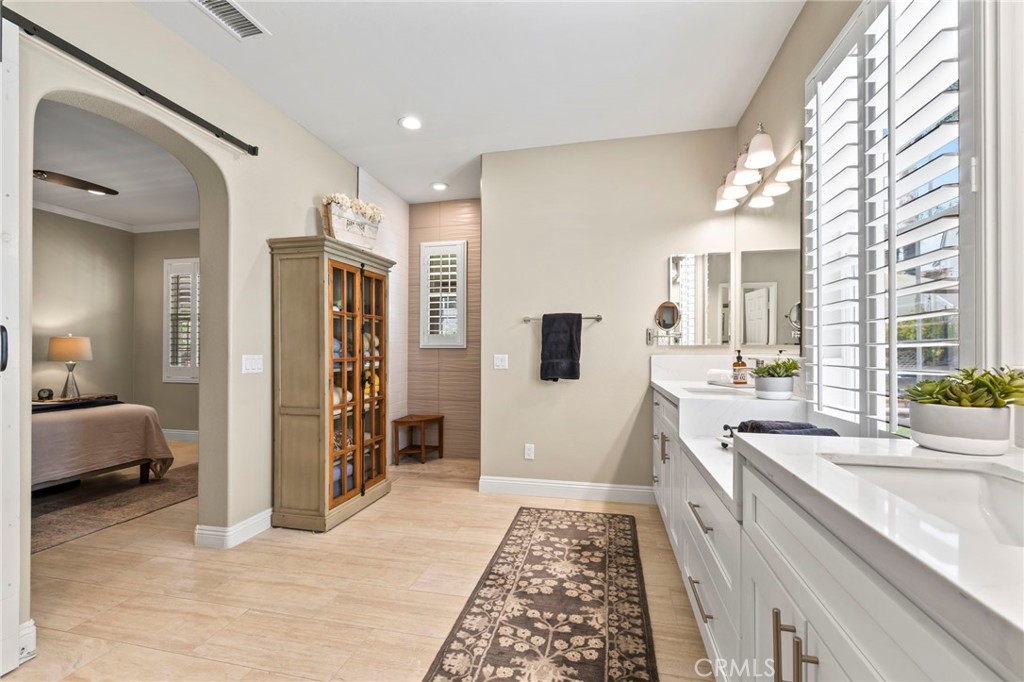 1705 Arthur Loop W