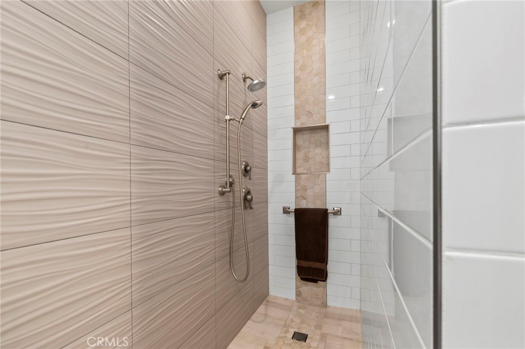 1705 Arthur Loop W