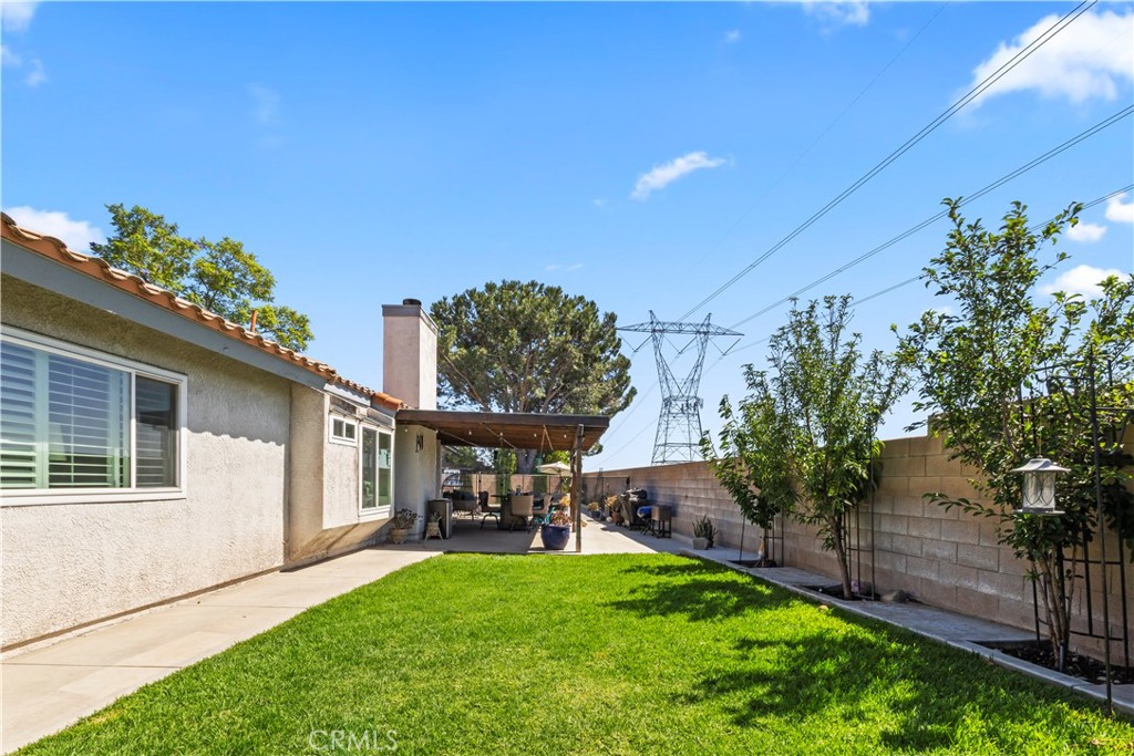 3906 N Flame Tree