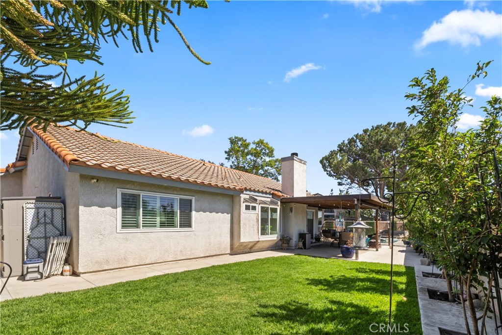 3906 N Flame Tree
