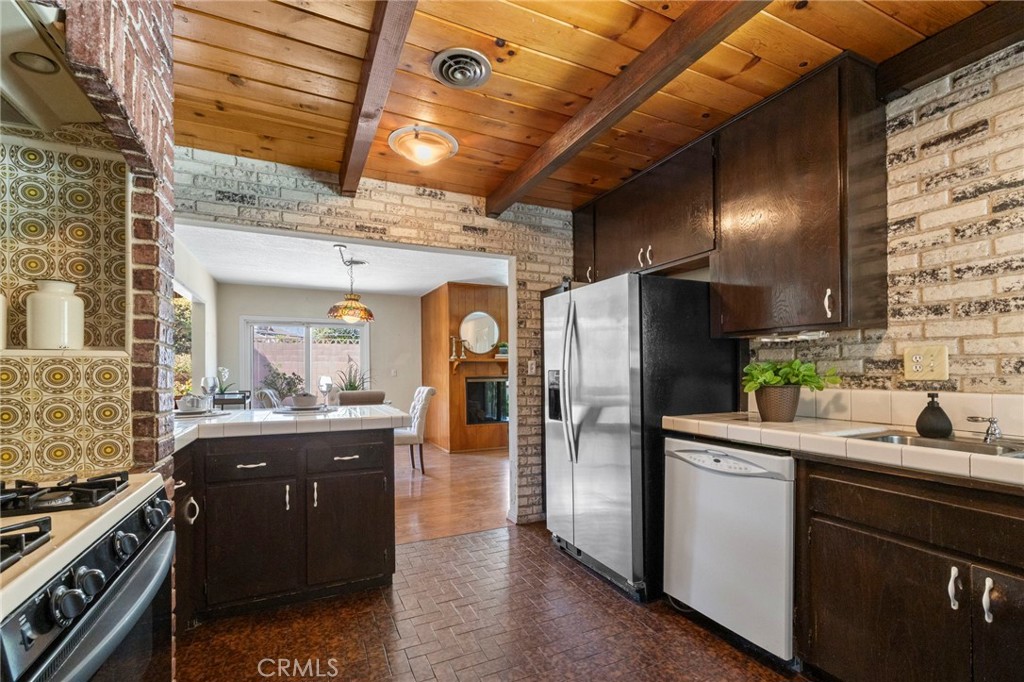 1483 Loma Sola Court