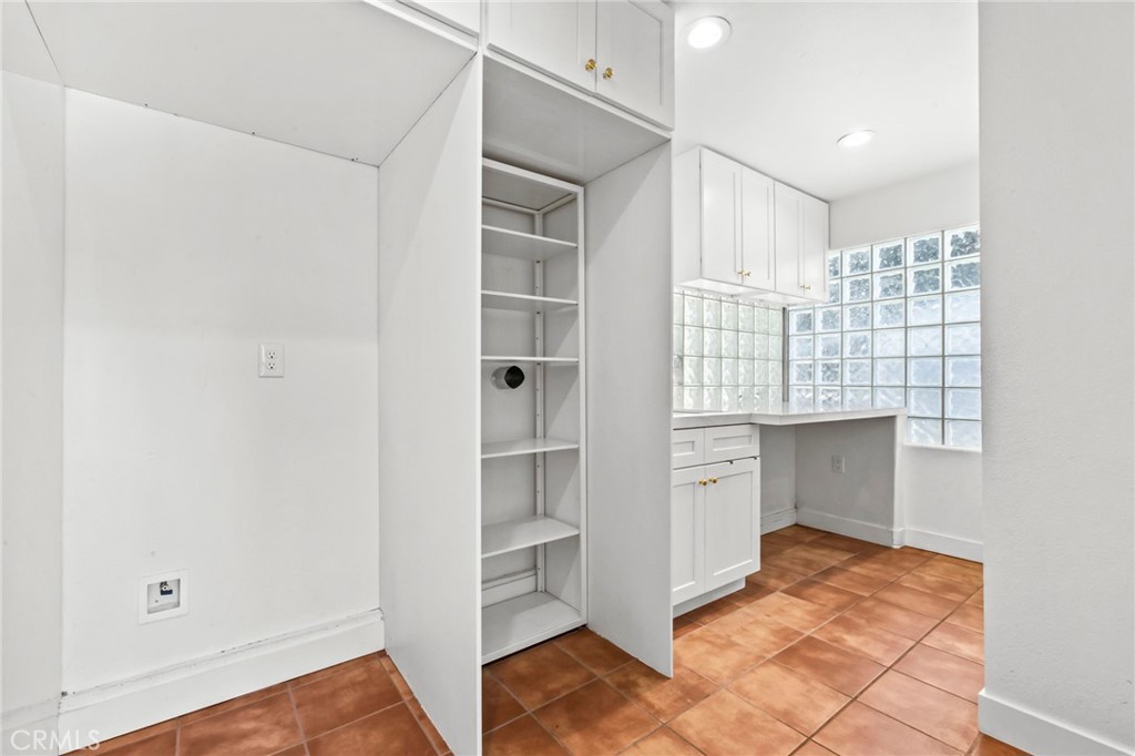 221 W Tennyson Street