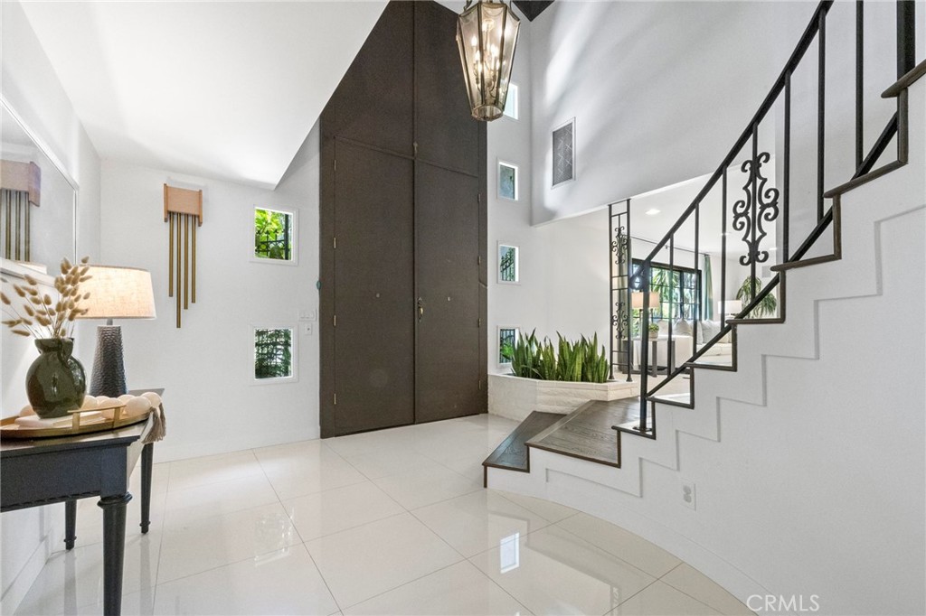 221 W Tennyson Street