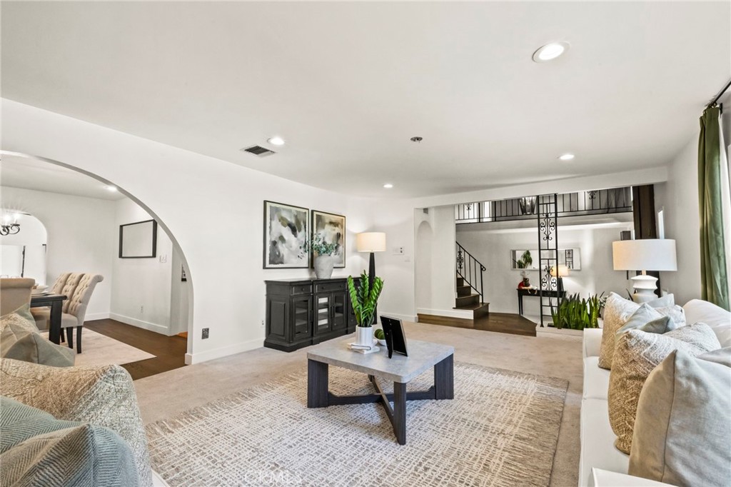221 W Tennyson Street