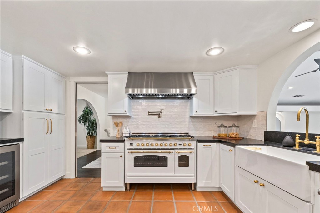221 W Tennyson Street