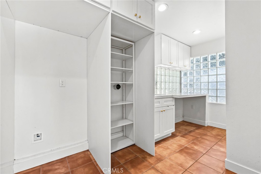 221 W Tennyson Street