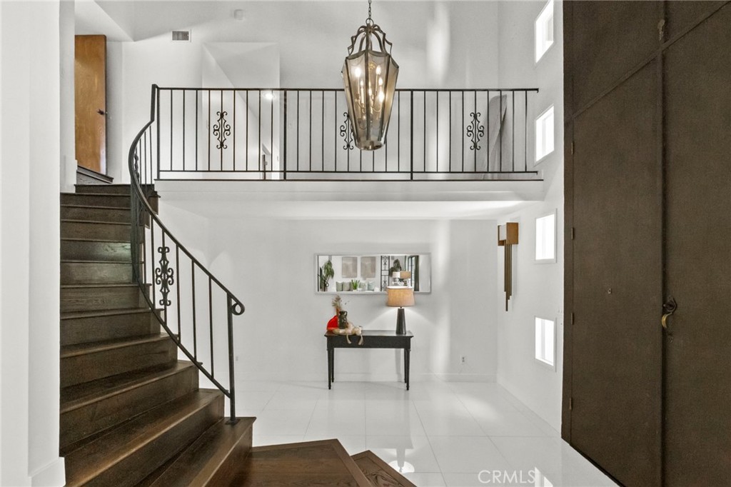 221 W Tennyson Street