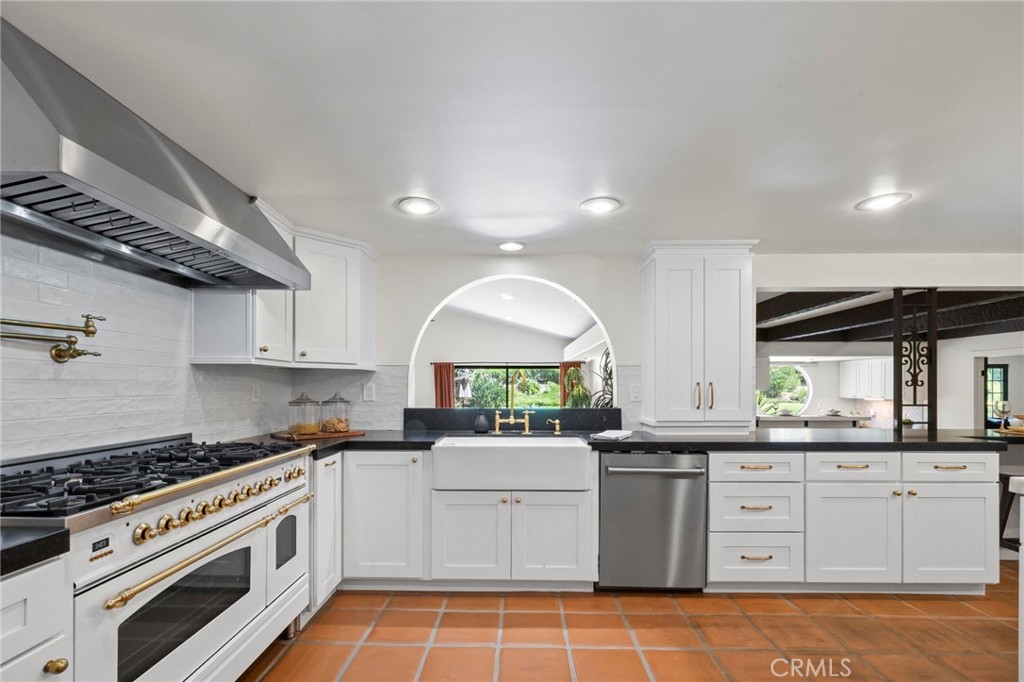 221 W Tennyson Street
