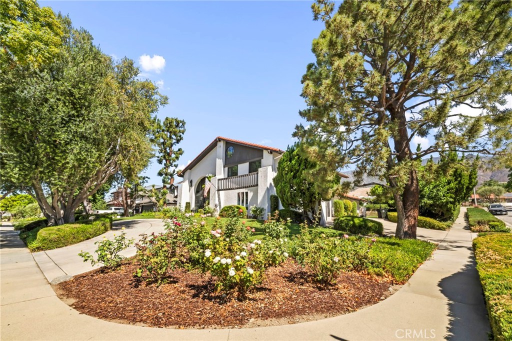 221 W Tennyson Street