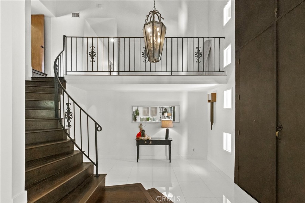 221 W Tennyson Street