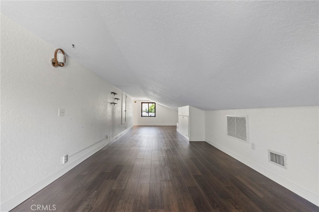 221 W Tennyson Street