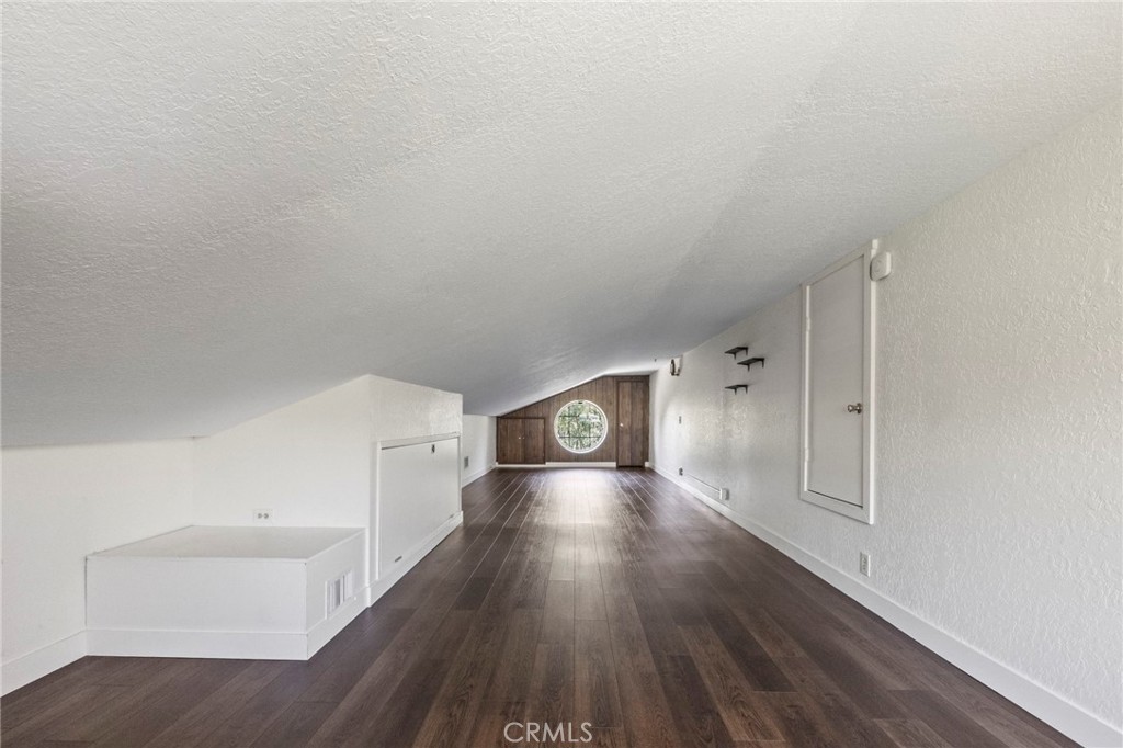 221 W Tennyson Street