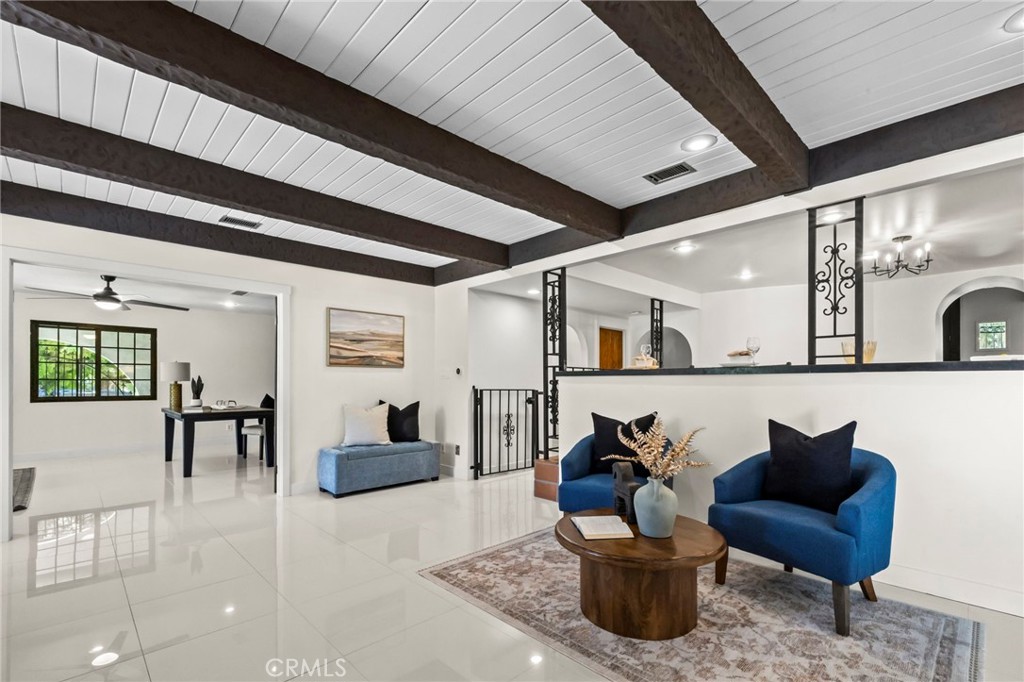 221 W Tennyson Street