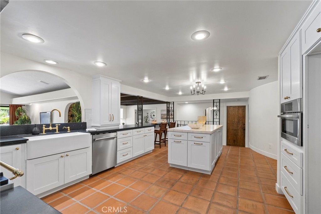 221 W Tennyson Street