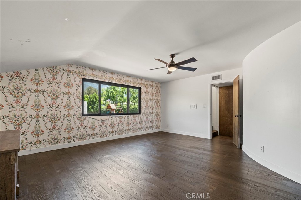 221 W Tennyson Street