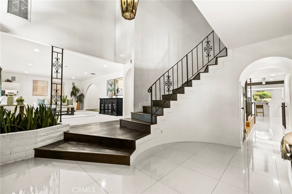 221 W Tennyson Street