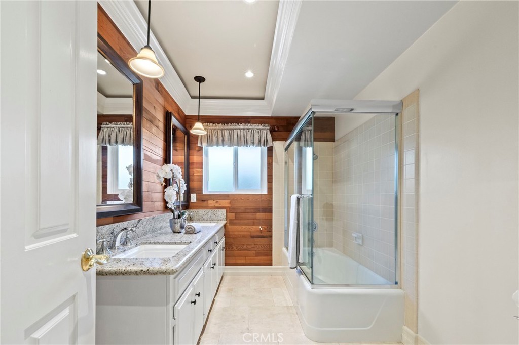 956 W 14th Street