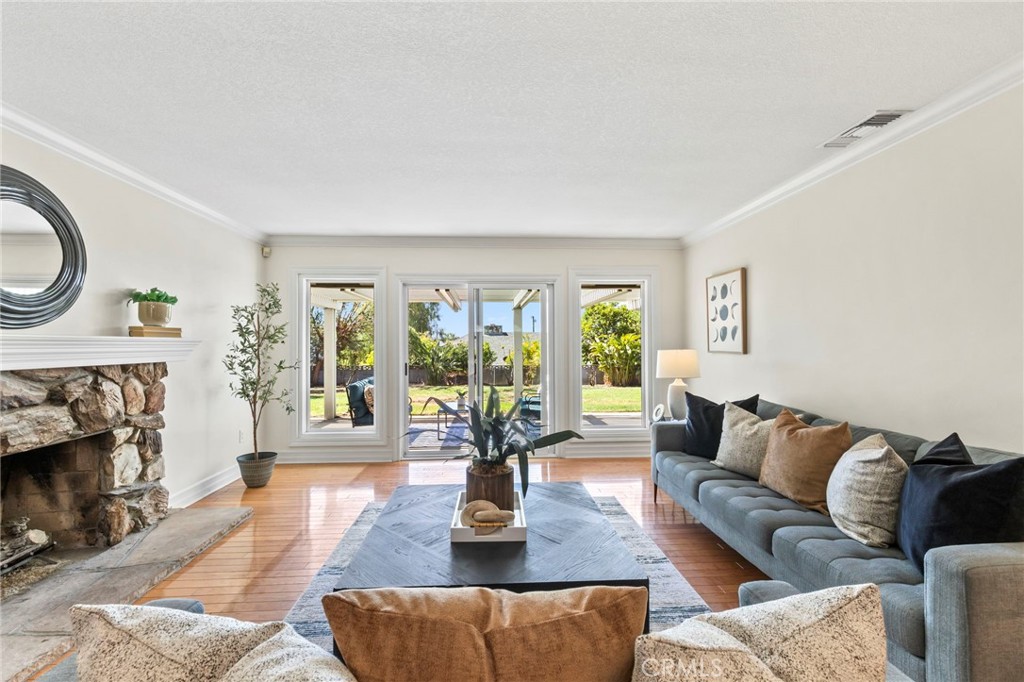 956 W 14th Street