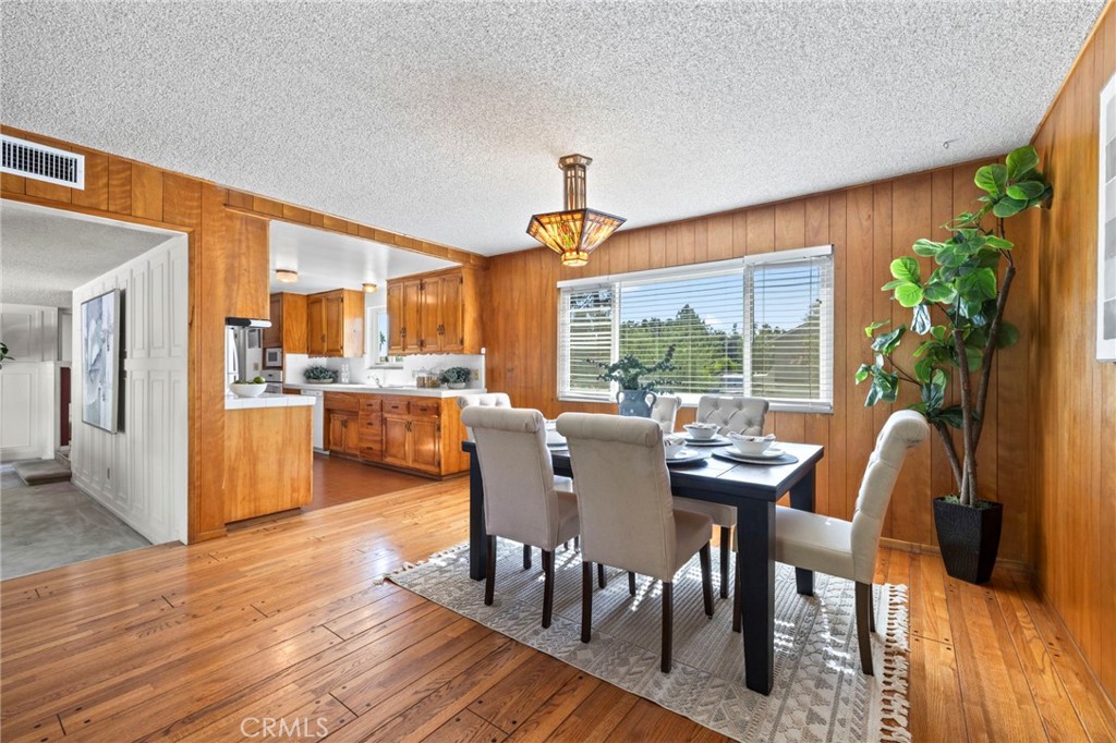 2306 La Sierra Way