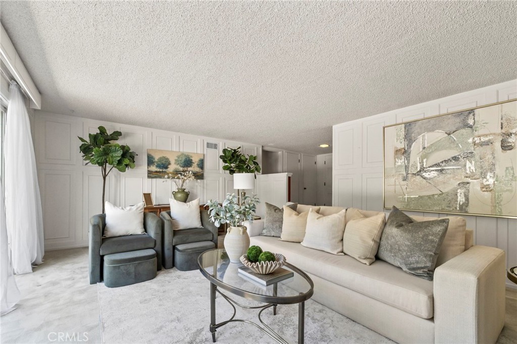 2306 La Sierra Way