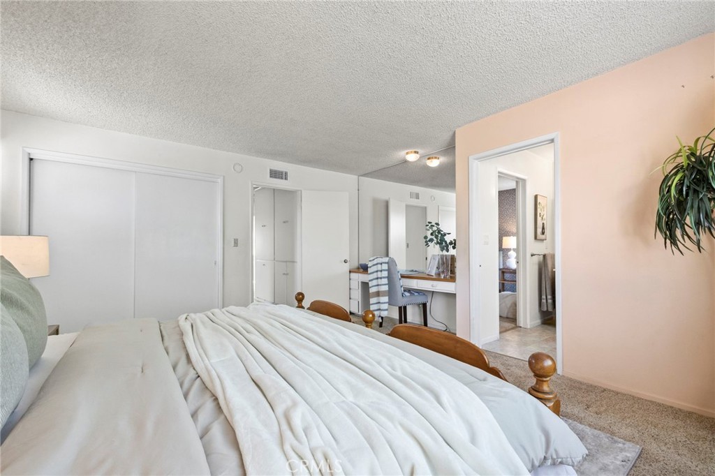 2306 La Sierra Way