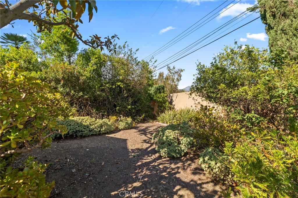 2306 La Sierra Way