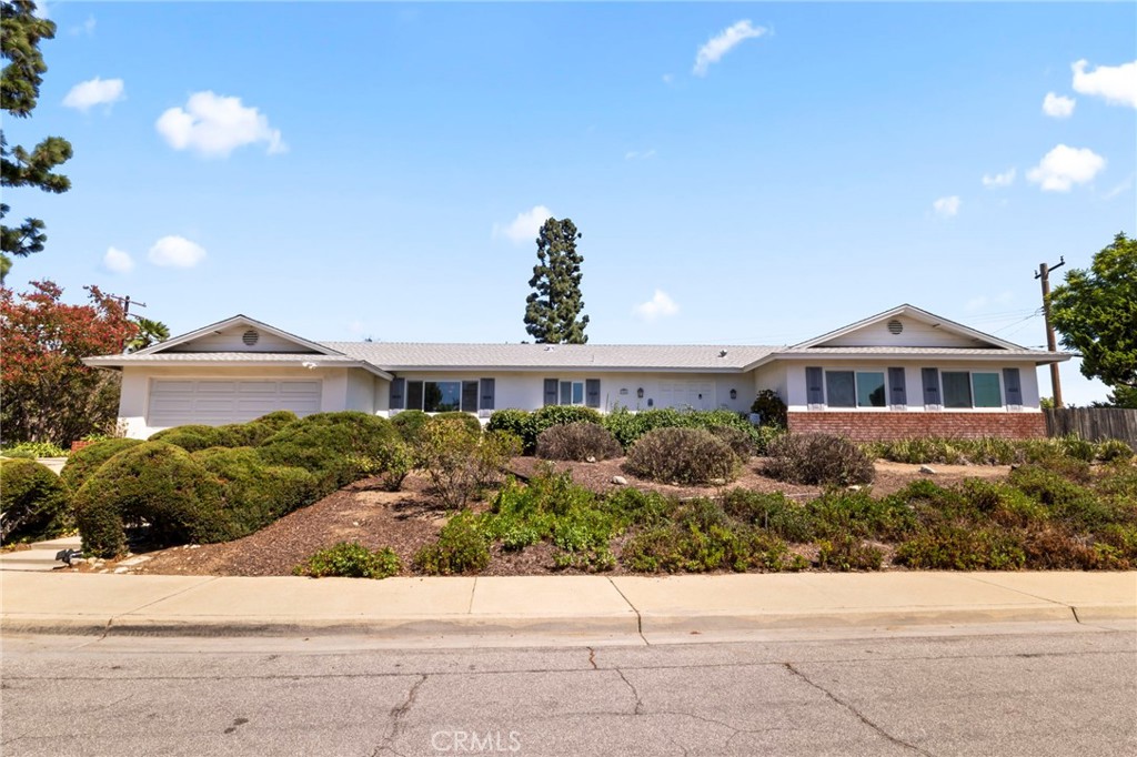2306 La Sierra Way