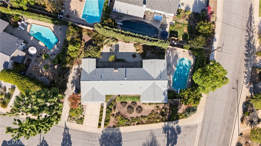 2306 La Sierra Way