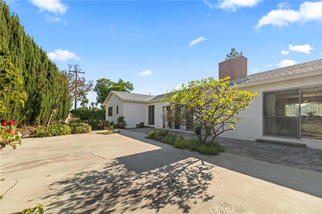 2306 La Sierra Way