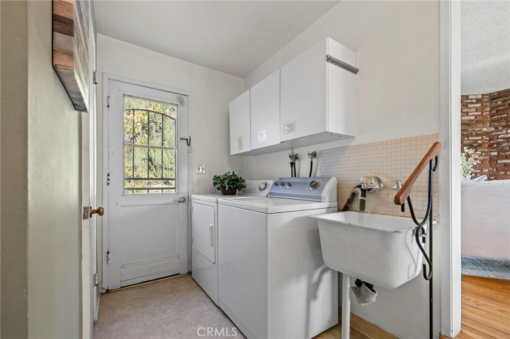 2306 La Sierra Way