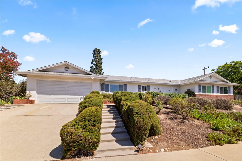 2306 La Sierra Way