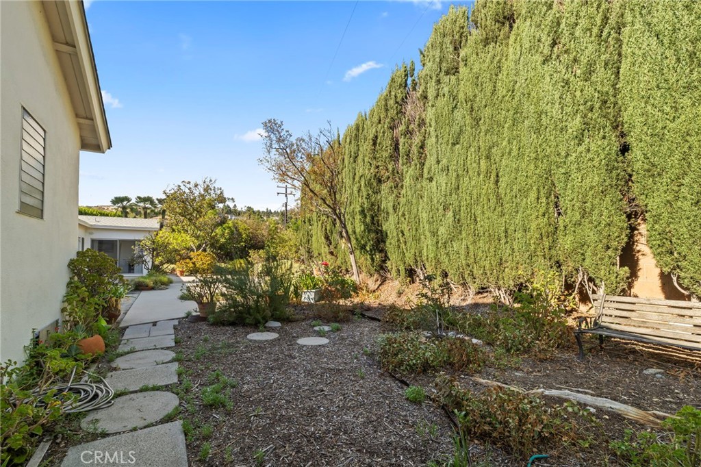2306 La Sierra Way