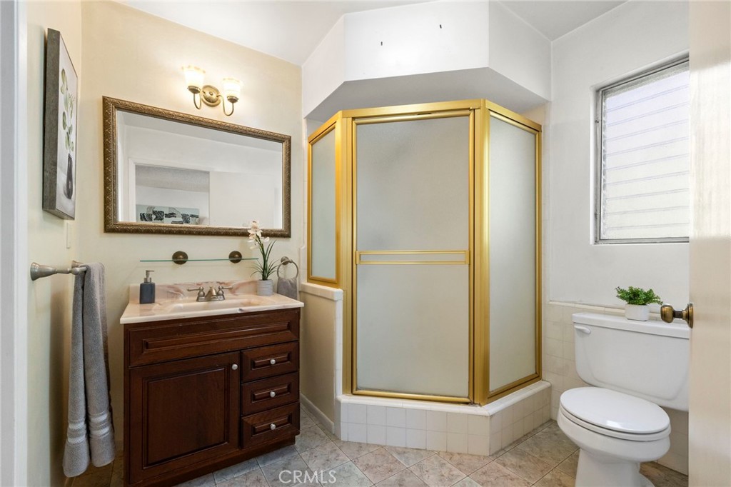 2306 La Sierra Way