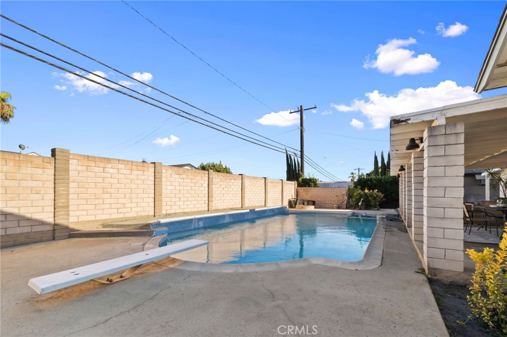 1338 N Albright