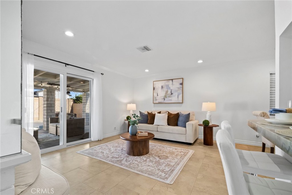 1338 N Albright
