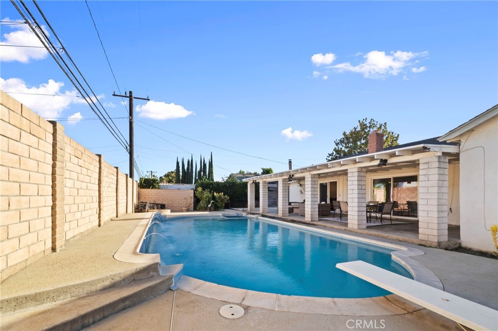 1338 N Albright