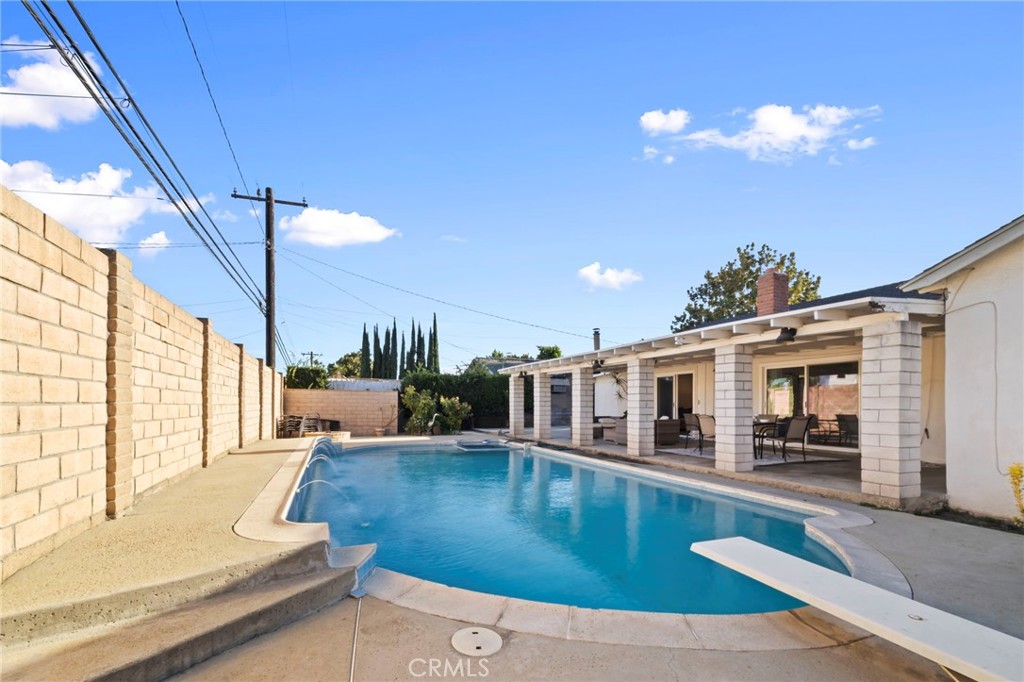 1338 N Albright