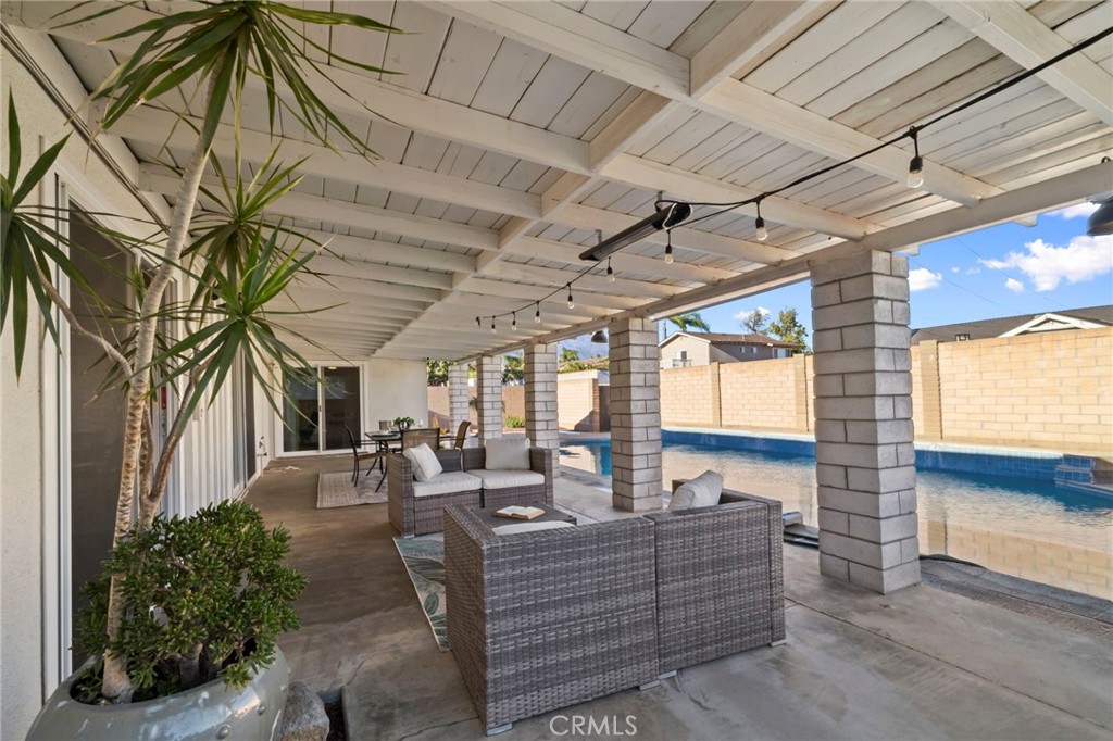1338 N Albright
