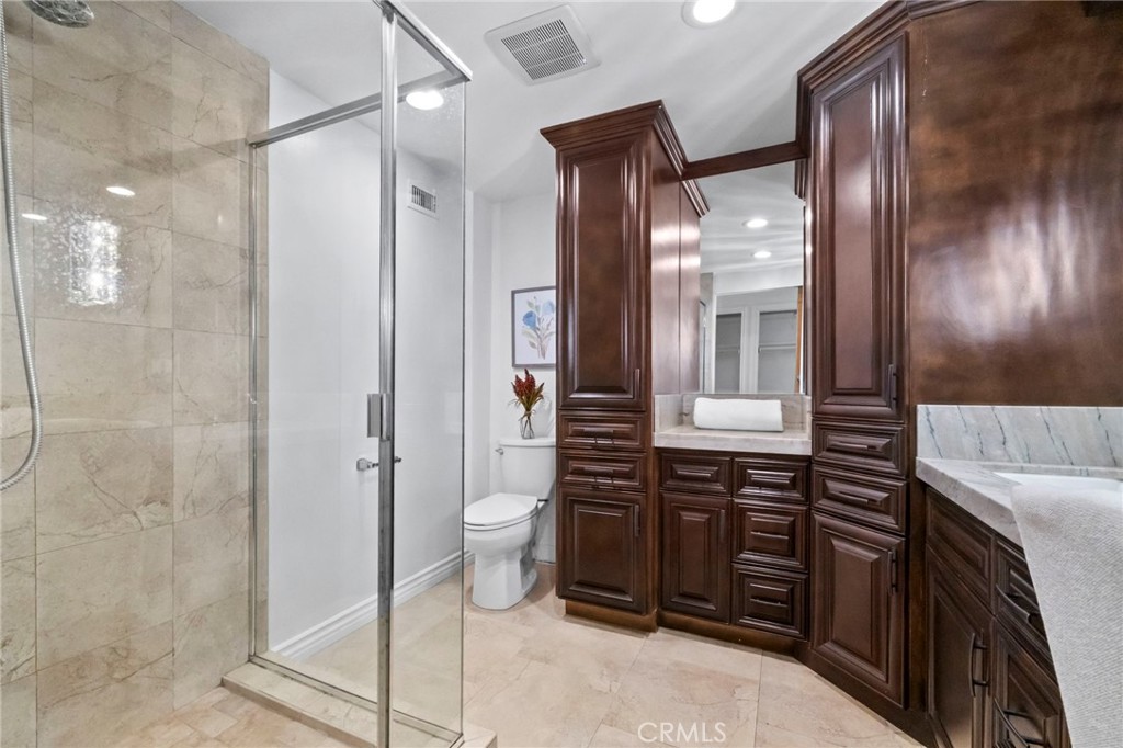 1338 N Albright