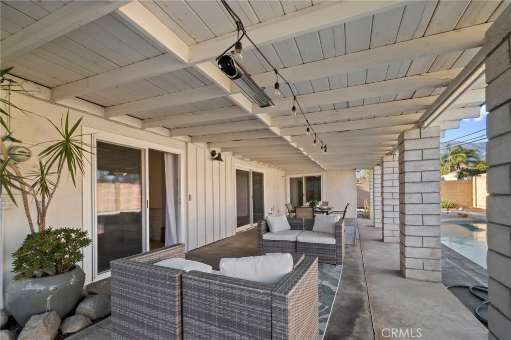 1338 N Albright