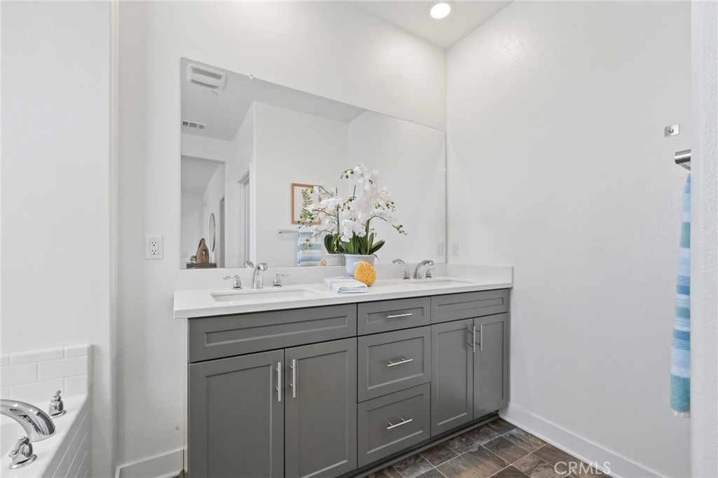 810 Enchanted Hideaway