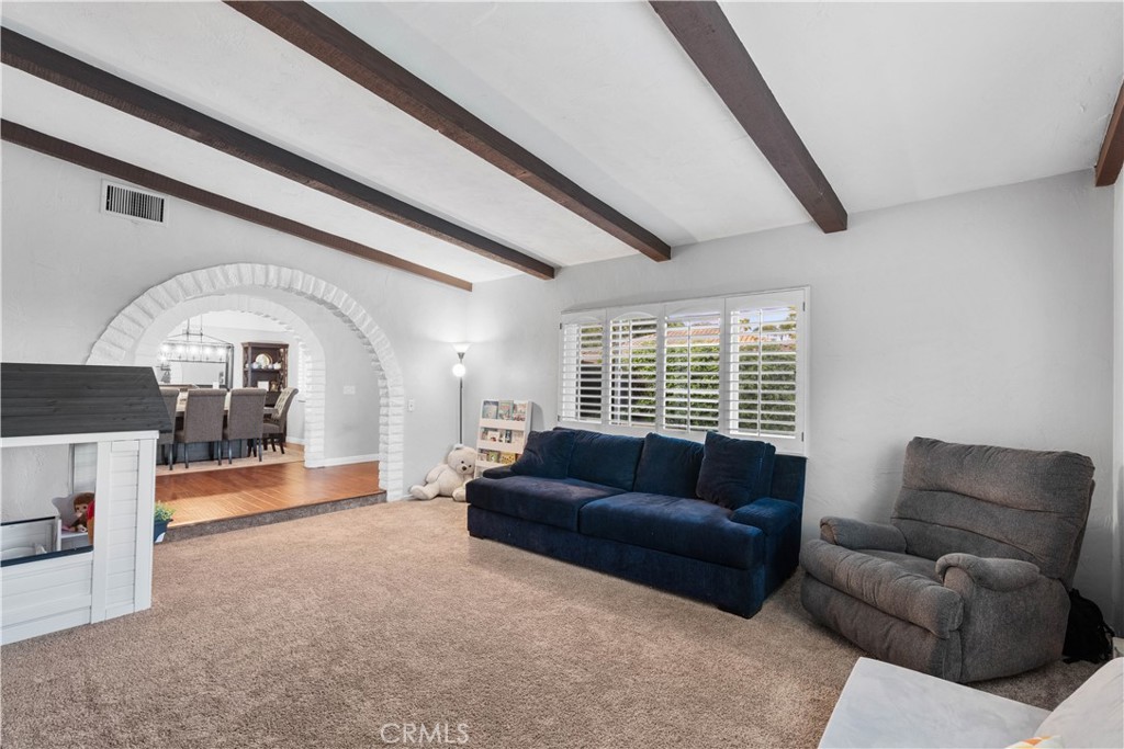 2485 San Mateo Drive