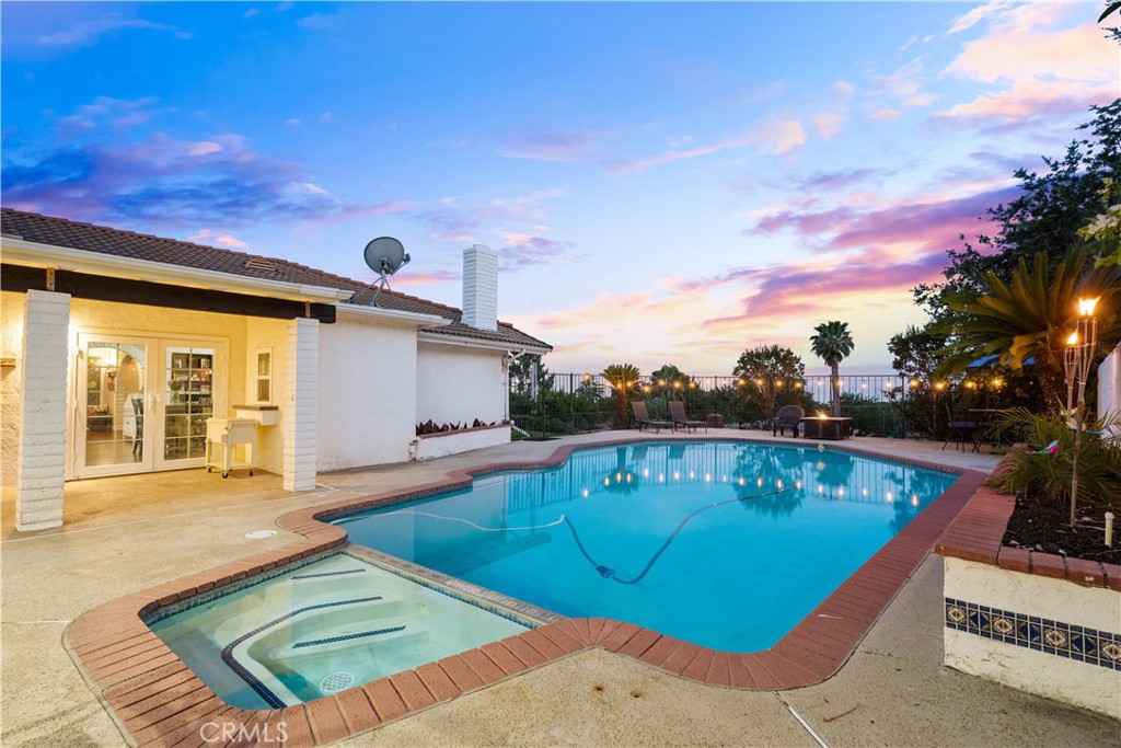 2485 San Mateo Drive