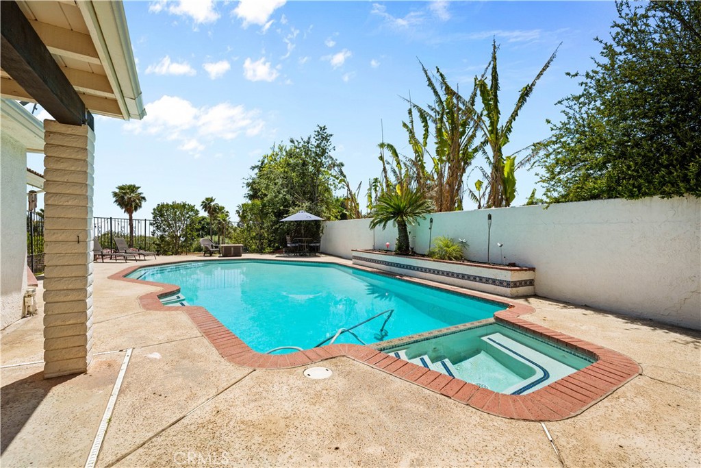 2485 San Mateo Drive