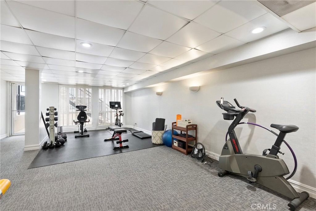 906 N Doheny 303