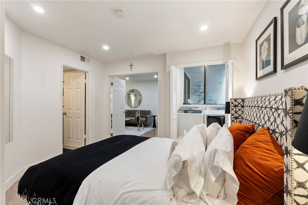 906 N Doheny 303
